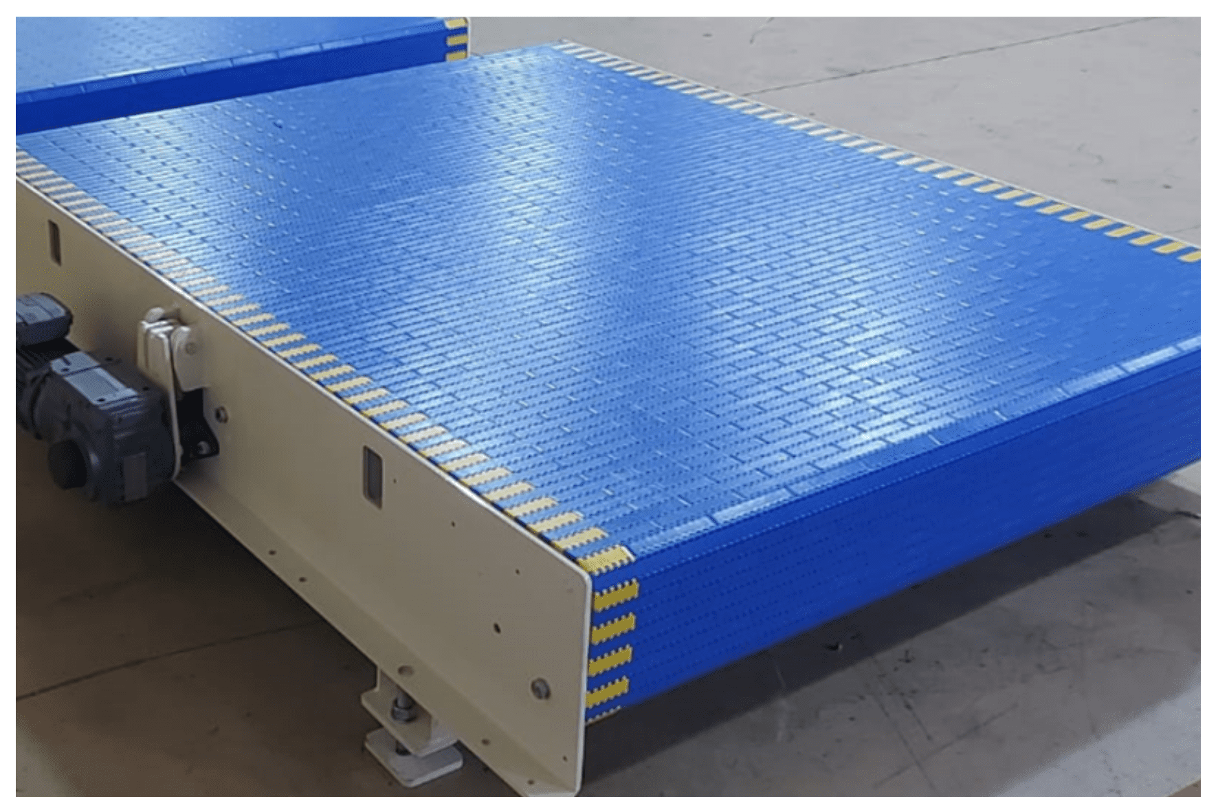 Esteira transportadora de paletes.png